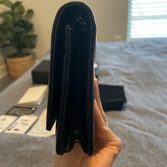 CHANEL
Caviar Quilted Golden Class Wallet On Chain WOC Black - Picture 3 of 16